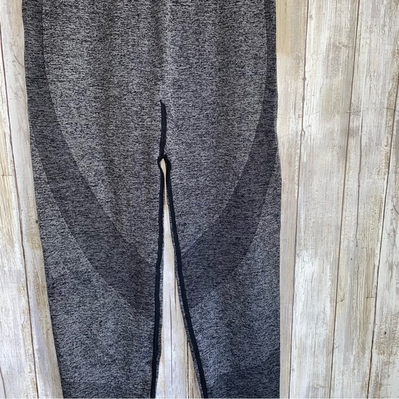 PINk Grey Seamless Air Medium Impact Leggings - Picture 3 of 7